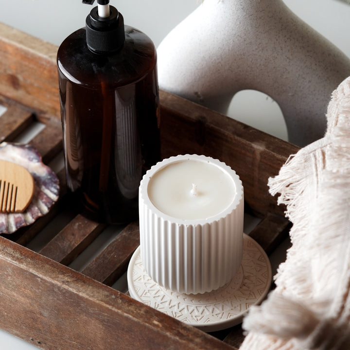 Sandalwood & Vanilla Scent in Scandinavian Standard Candle