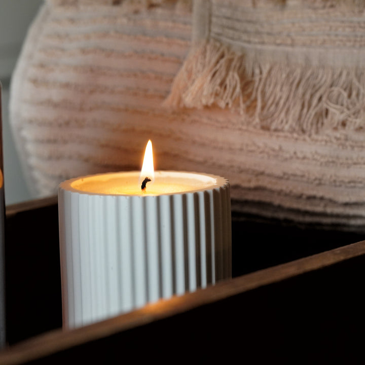 Sandalwood & Vanilla Scent in Scandinavian Standard Candle